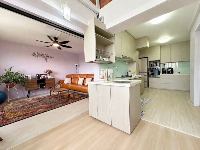 937 Tampines Avenue 5 HDB Flat For Sale at S$ 1,150,000 | PropertyGuru Singapore - Living Room