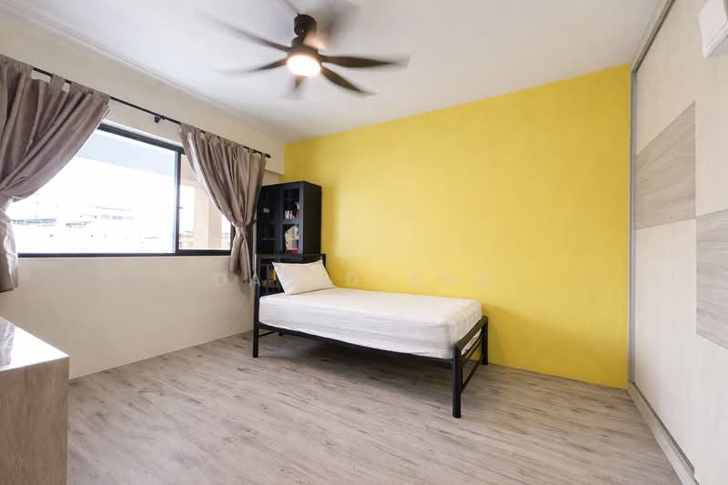 937 Tampines Avenue 5 HDB Flat For Sale at S$ 1,150,000 | PropertyGuru Singapore - Bedroom