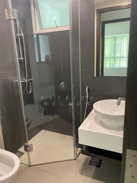 Nathan Residences Condominium For Sale at S$ 1,650,000 | PropertyGuru Singapore - Bathroom