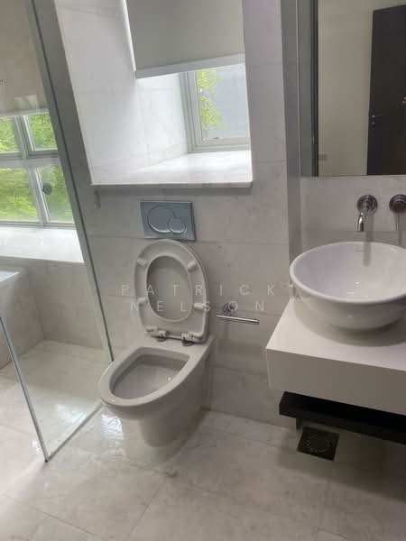 Nathan Residences Condominium For Sale at S$ 1,650,000 | PropertyGuru Singapore - Bathroom