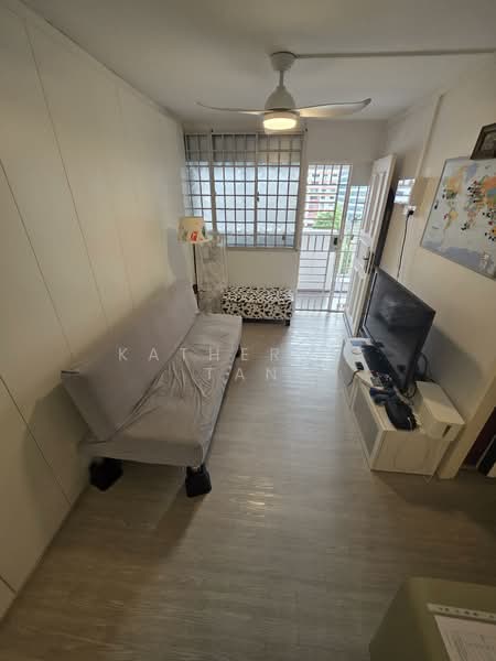 9 Holland Avenue, 9 Holland Avenue, 2 Bedrooms, 700 sqft, HDB Flat For Sale, by Katherine Tan, 500095976 - Living Room - PropertyGuru.com.sg