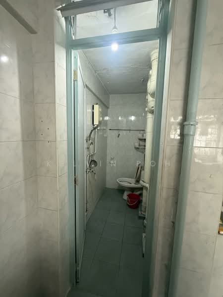35 Jalan Bahagia HDB Flat For Sale at S$ 288,888 | PropertyGuru Singapore - Bathroom