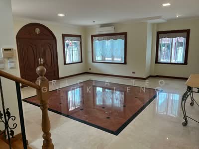 For Rent - Frankel Estate