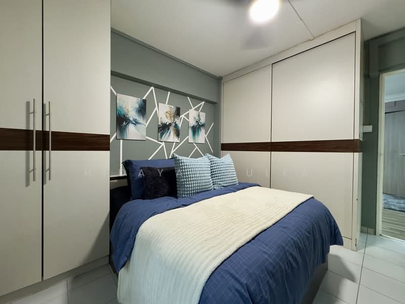 425 Yishun Avenue 11 HDB Flat For Sale at S$ 530,000 | PropertyGuru Singapore - Master Bedroom
