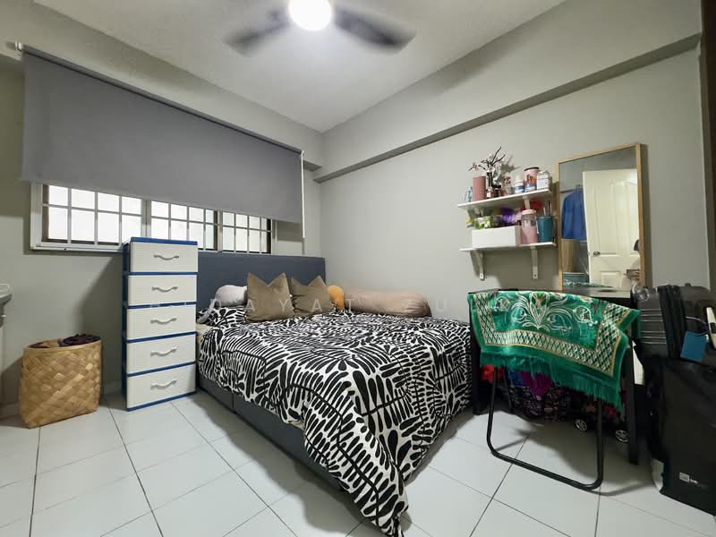 425 Yishun Avenue 11 HDB Flat For Sale at S$ 530,000 | PropertyGuru Singapore - Bedroom