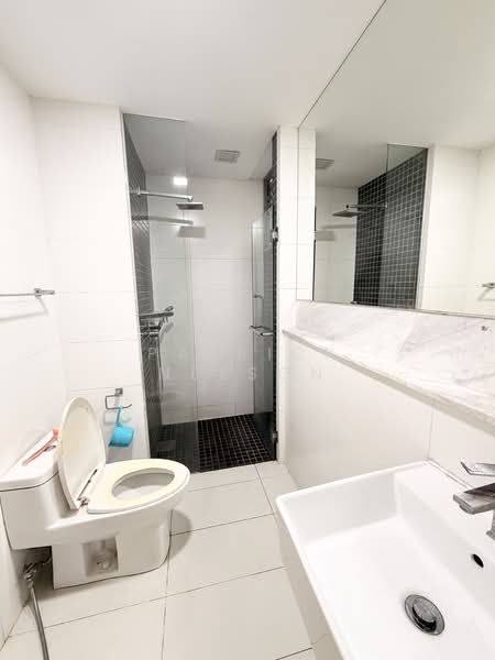 Ferraria Park Condo Condominium For Sale at S$ 1,250,000 | PropertyGuru Singapore - Bathroom