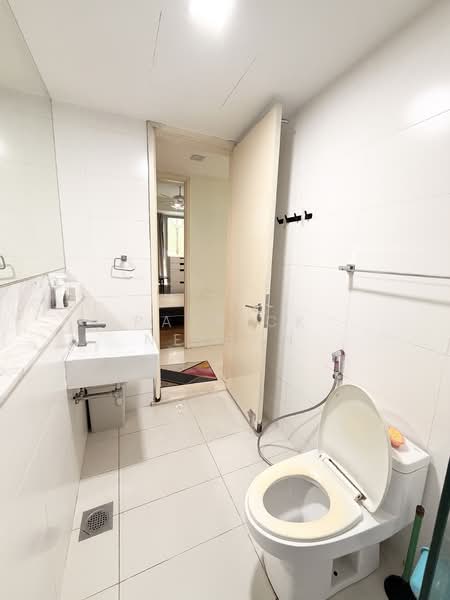 Ferraria Park Condo Condominium For Sale at S$ 1,250,000 | PropertyGuru Singapore - Bathroom