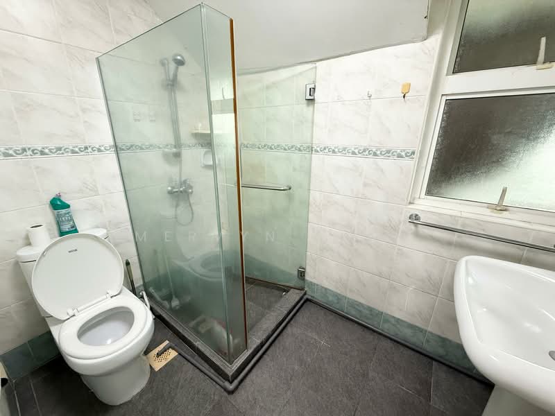 Summer Gardens Terraced House For Sale at S$ 2,999,998 | PropertyGuru Singapore - Level 3 Bathroom