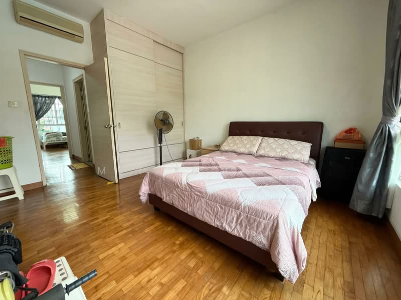 Summer Gardens Terraced House For Sale at S$ 2,999,998 | PropertyGuru Singapore - Level 2 Master Room