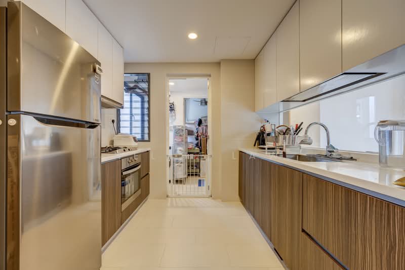 La Fiesta Condominium For Sale at S$ 1,990,000 | PropertyGuru Singapore - Kitchen