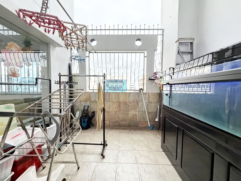 539 Serangoon North Avenue 4 HDB Flat For Sale at S$ 1,050,000 | PropertyGuru Singapore - Balcony