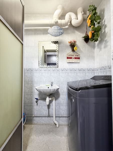 539 Serangoon North Avenue 4 HDB Flat For Sale at S$ 1,050,000 | PropertyGuru Singapore - Bathroom