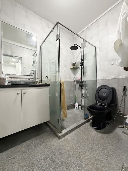 539 Serangoon North Avenue 4 HDB Flat For Sale at S$ 1,050,000 | PropertyGuru Singapore - Bathroom