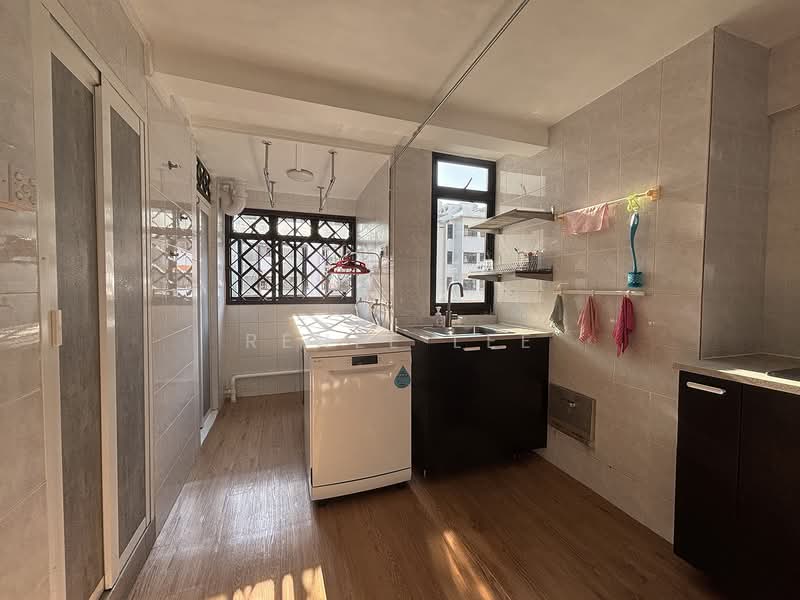 111 Ho Ching Road HDB Flat For Sale at S$ 440,000 | PropertyGuru Singapore - Kitchen