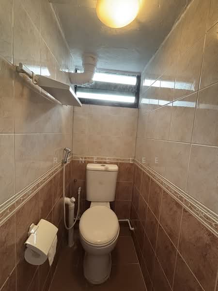 111 Ho Ching Road HDB Flat For Sale at S$ 440,000 | PropertyGuru Singapore - Bathroom