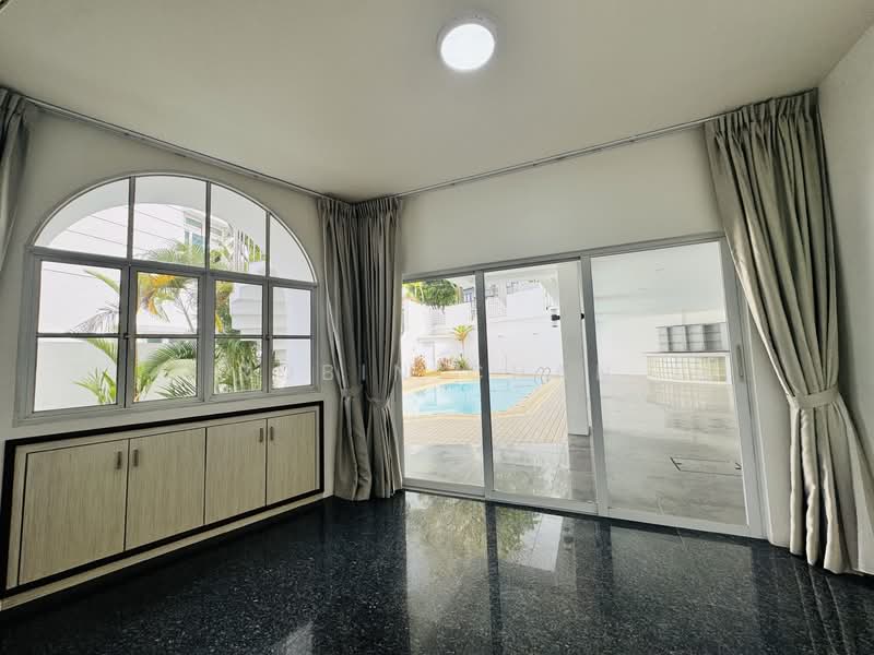 82 Sennett avenue Semi-Detached House For Sale at S$ 11,000,000 | PropertyGuru Singapore - Common room/Study