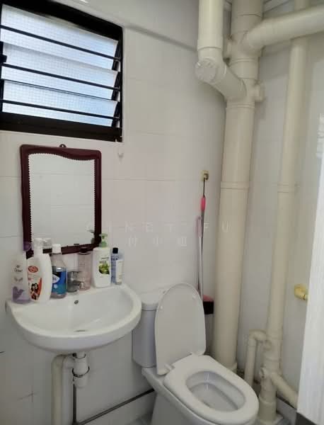 272 Yishun Street 22, 272 Yishun Street 22, Room Rental, 150 sqft, HDB Flat For Rent, by Cindy Fu 付小姐, 500096081 - Bathroom - PropertyGuru.com.sg