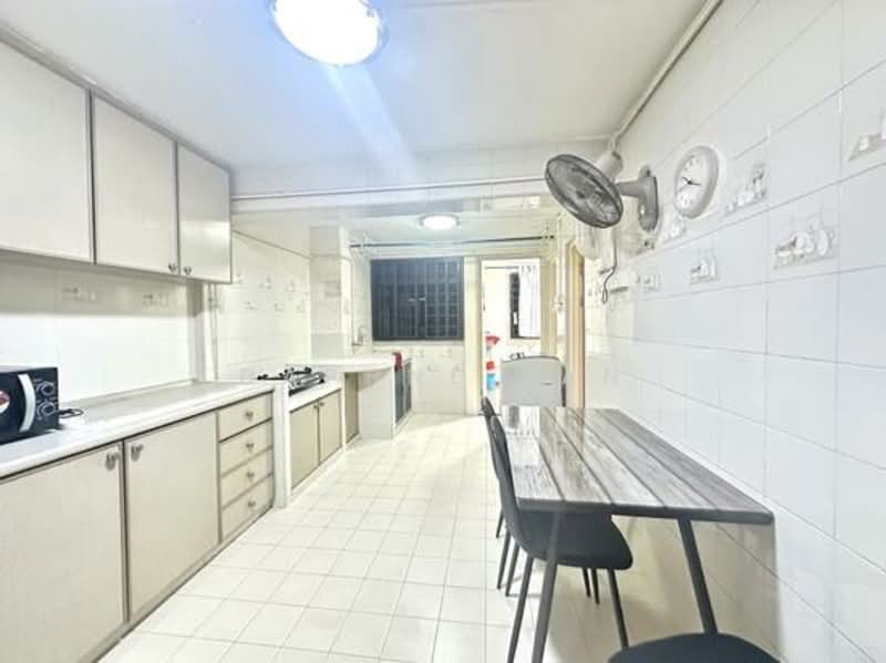 130 Bukit Merah View HDB Flat For Sale at S$ 438,000 | PropertyGuru Singapore - Kitchen