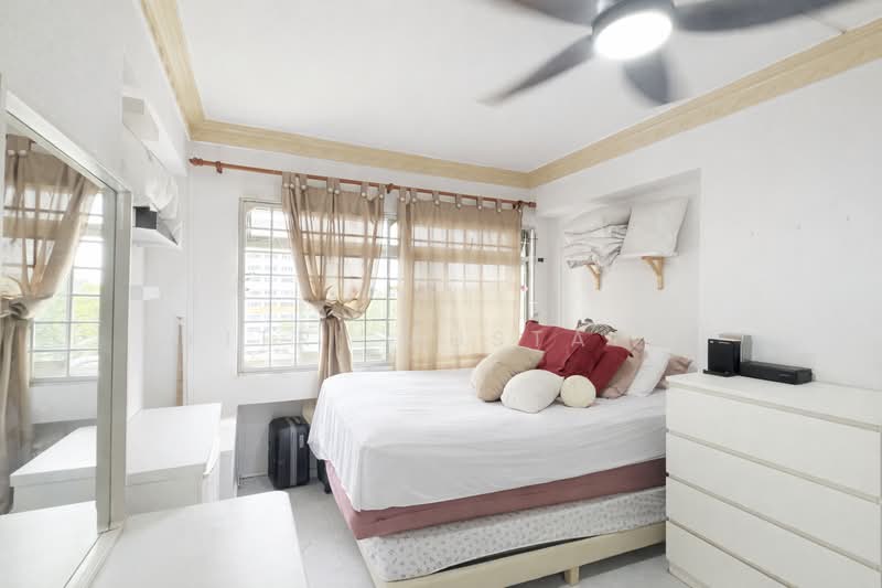614 Choa Chu Kang Street 62 HDB Flat For Sale at S$ 690,000 | PropertyGuru Singapore - Bedroom