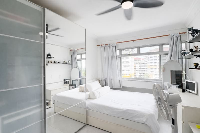 614 Choa Chu Kang Street 62 HDB Flat For Sale at S$ 690,000 | PropertyGuru Singapore - Bedroom