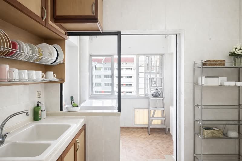 614 Choa Chu Kang Street 62 HDB Flat For Sale at S$ 690,000 | PropertyGuru Singapore - Kitchen