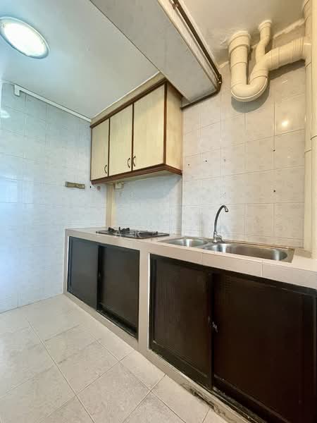 45 Telok Blangah Drive HDB Flat For Sale at S$ 358,000 | PropertyGuru Singapore - Kitchen