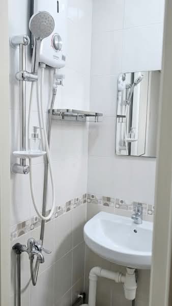 124 Ang Mo Kio Avenue 6, 124 Ang Mo Kio Avenue 6, Room Rental, 150 sqft, HDB Flat For Rent, by Roza Sure Bagus, 500096118 - Attached Bathroom - PropertyGuru.com.sg