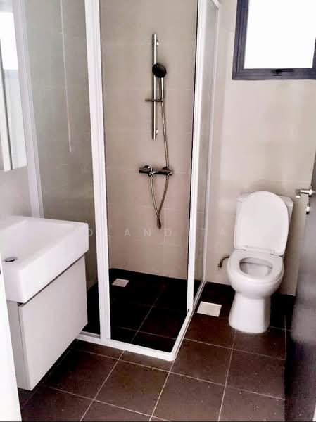 311B Clementi Avenue 4 HDB Flat For Sale at S$ 1,250,000 | PropertyGuru Singapore - Bathroom