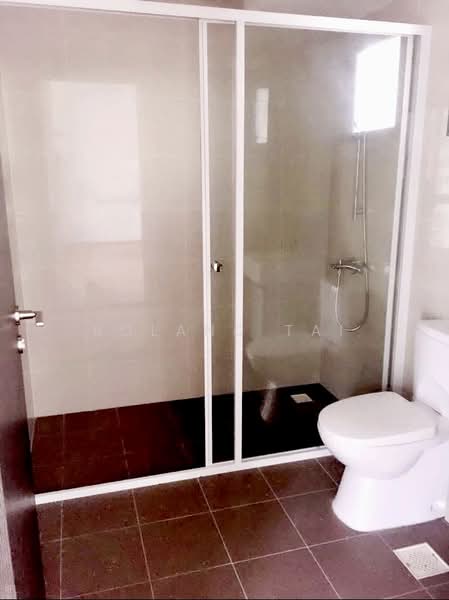 311B Clementi Avenue 4 HDB Flat For Sale at S$ 1,250,000 | PropertyGuru Singapore - Bathroom