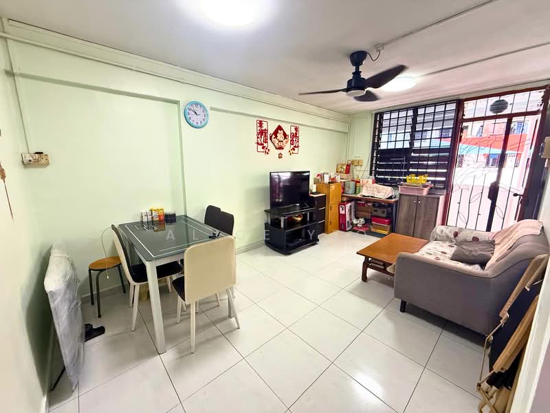 49 Circuit Road HDB Flat For Sale at S$ 320,000 | PropertyGuru Singapore - Living Room
