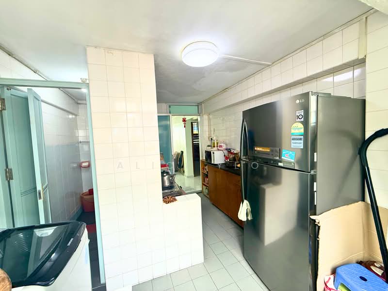 49 Circuit Road HDB Flat For Sale at S$ 320,000 | PropertyGuru Singapore - Kitchen