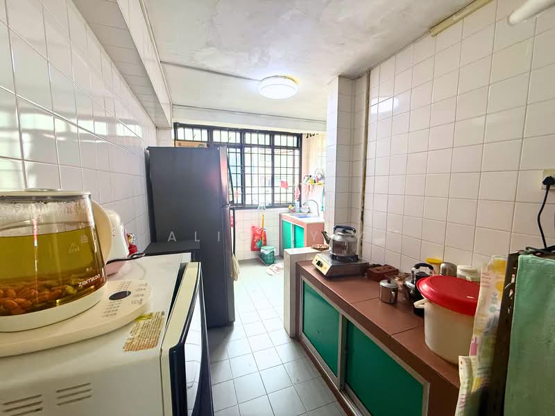 49 Circuit Road HDB Flat For Sale at S$ 320,000 | PropertyGuru Singapore - Kitchen