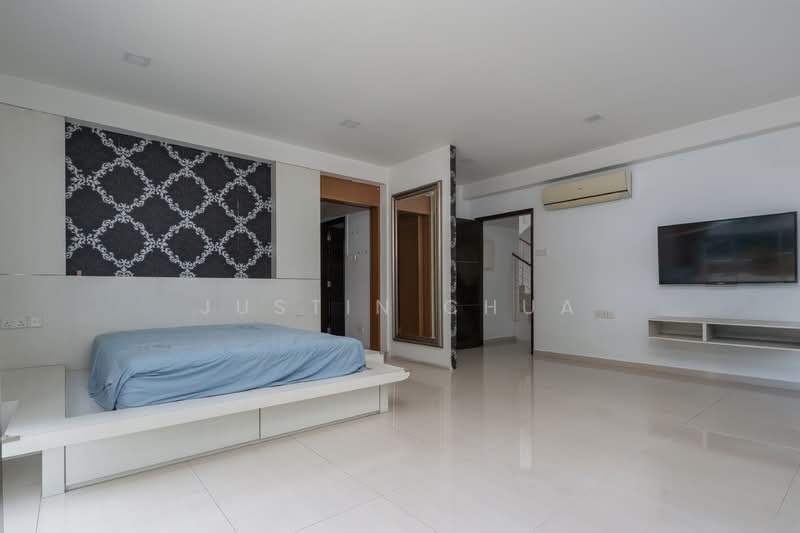 Gerald Mugliston Estate, Mugliston Gradens, 6 Bedrooms, 5,000 sqft, Detached House For Rent, by Justin Chua, 500096137 - Bedroom - PropertyGuru.com.sg