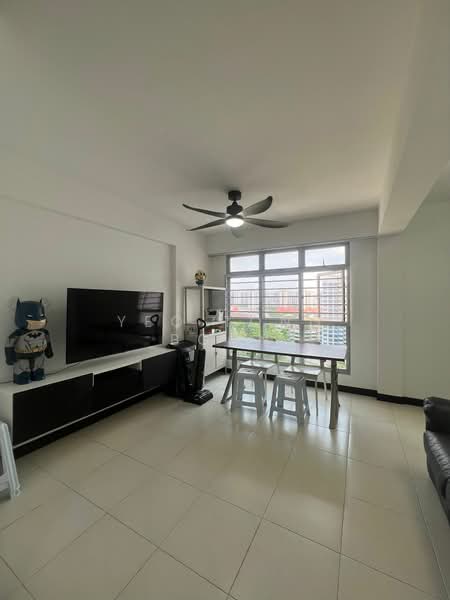 986B Buangkok Crescent HDB Flat For Sale at S$ 526,000 | PropertyGuru Singapore - Living Room