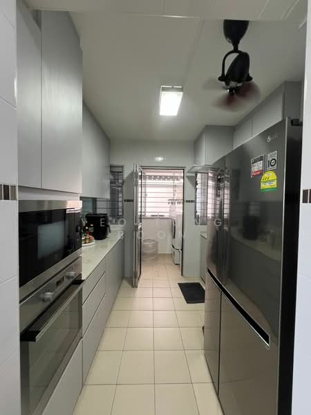 986B Buangkok Crescent HDB Flat For Sale at S$ 526,000 | PropertyGuru Singapore - Kitchen