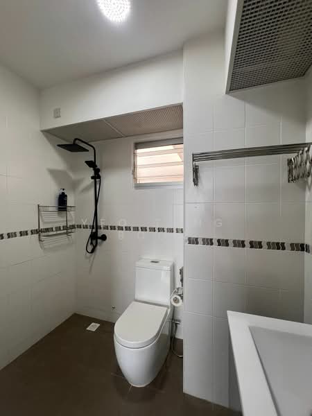 986B Buangkok Crescent HDB Flat For Sale at S$ 526,000 | PropertyGuru Singapore - Bathroom