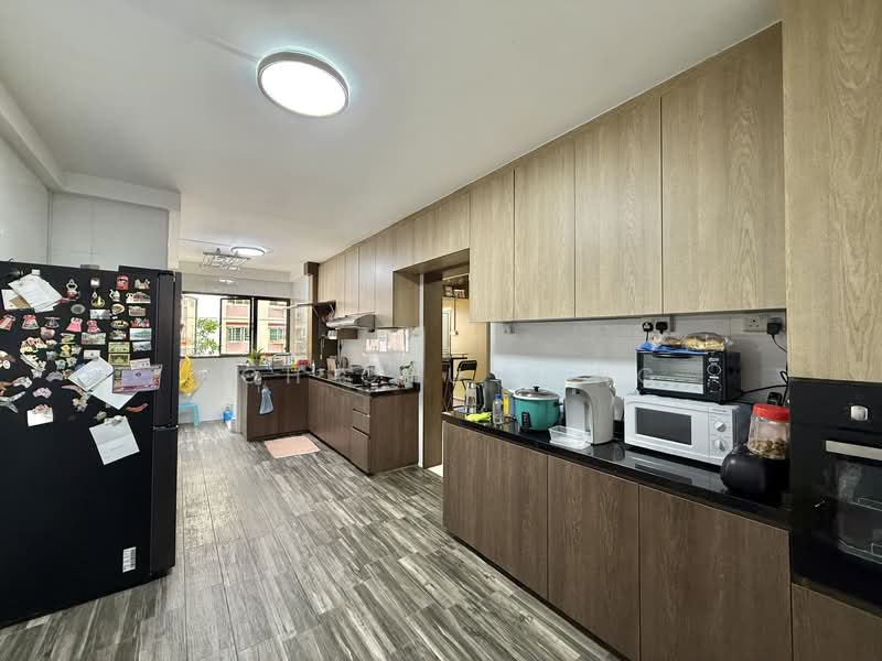 307 Woodlands Avenue 1 HDB Flat For Sale at S$ 1,250,000 | PropertyGuru Singapore - Kitchen
