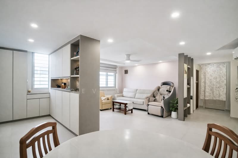 240 Serangoon Avenue 2 HDB Flat For Sale at S$ 930,000 | PropertyGuru Singapore - Living Room