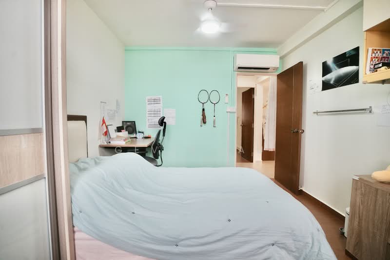 240 Serangoon Avenue 2 HDB Flat For Sale at S$ 930,000 | PropertyGuru Singapore - Bedroom