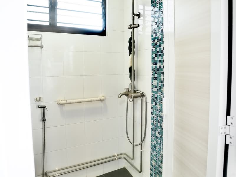 240 Serangoon Avenue 2 HDB Flat For Sale at S$ 930,000 | PropertyGuru Singapore - Bathroom