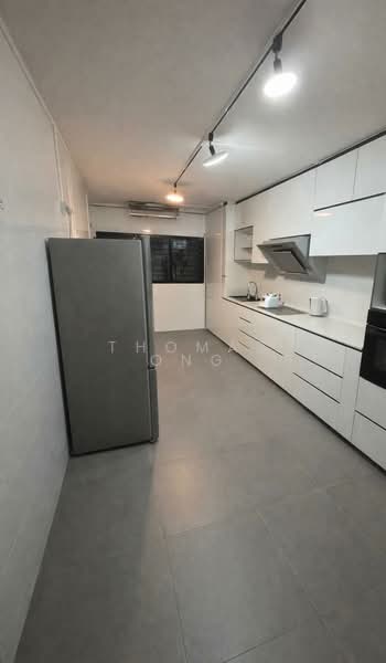 106 Bukit Batok Central HDB Flat For Sale at S$ 650,000 | PropertyGuru Singapore - Kitchen