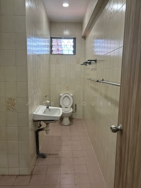 Koon Seng Road, Koong Seng Road, 4 Bedrooms, 2,222 sqft, Corner Terrace For Rent, by Jessie Quek, 500096202 - Common Bathroom - PropertyGuru.com.sg