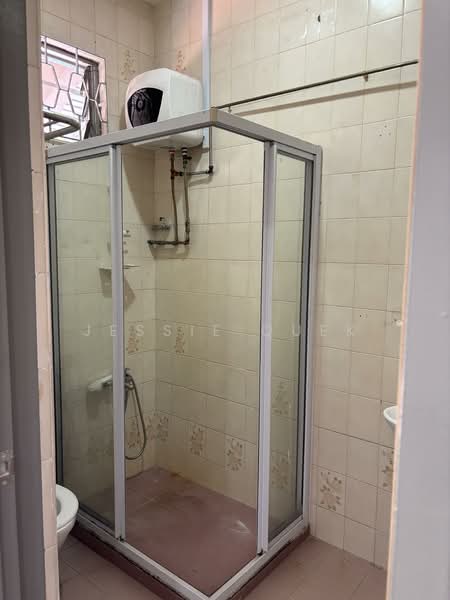 Koon Seng Road, Koong Seng Road, 4 Bedrooms, 2,222 sqft, Corner Terrace For Rent, by Jessie Quek, 500096202 - Ensuite Bathroom - PropertyGuru.com.sg