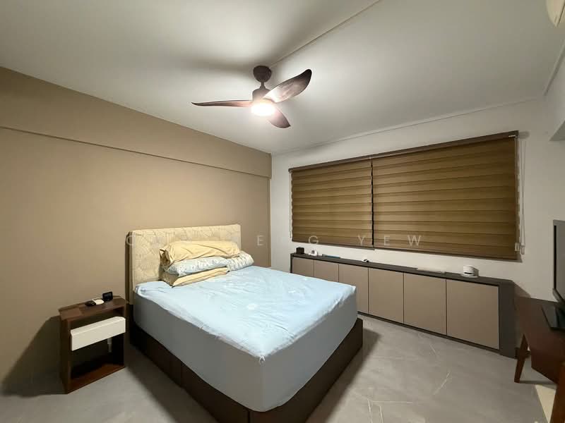 296 Tampines Street 22 HDB Flat For Sale at S$ 400,000 | PropertyGuru Singapore - Bedroom