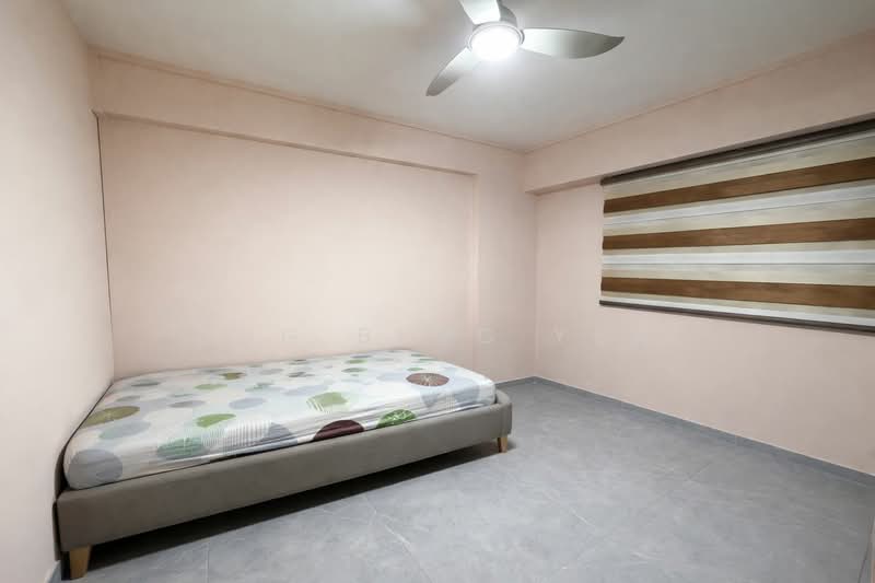 296 Tampines Street 22 HDB Flat For Sale at S$ 400,000 | PropertyGuru Singapore - Bedroom