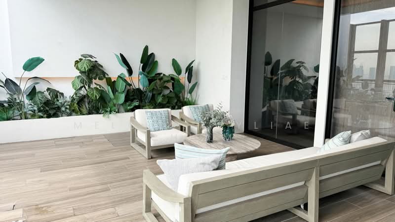 The Ritz-Carlton Residences Condominium For Sale at S$ 13,500,000 | PropertyGuru Singapore - Balcony