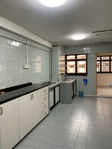129 Ang Mo Kio Avenue 3 HDB Flat For Sale at S$ 515,000 | PropertyGuru Singapore - Kitchen