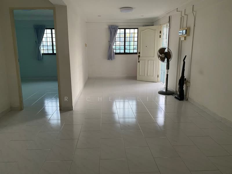 129 Ang Mo Kio Avenue 3 HDB Flat For Sale at S$ 515,000 | PropertyGuru Singapore - Living Room