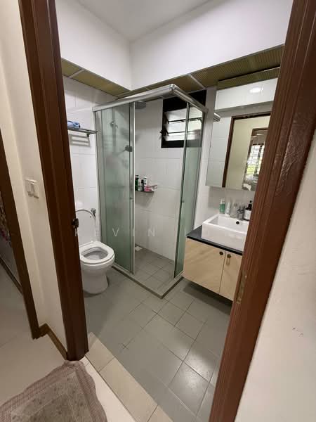 29 Ghim Moh Link HDB Flat For Sale at S$ 1,100,000 | PropertyGuru Singapore - Bathroom