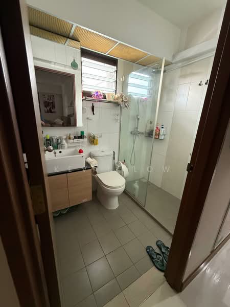 29 Ghim Moh Link HDB Flat For Sale at S$ 1,100,000 | PropertyGuru Singapore - Bathroom